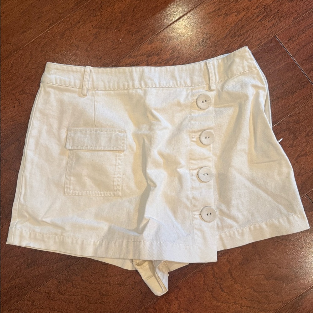 Forever 21 Cream Button-Accent Skort